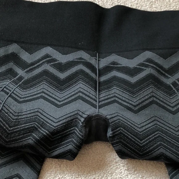 Lululemon Ebb To Street Pant in Heathered Deep Coal, Lower/Medium-Rise, Size 6 - Picture 5 of 13